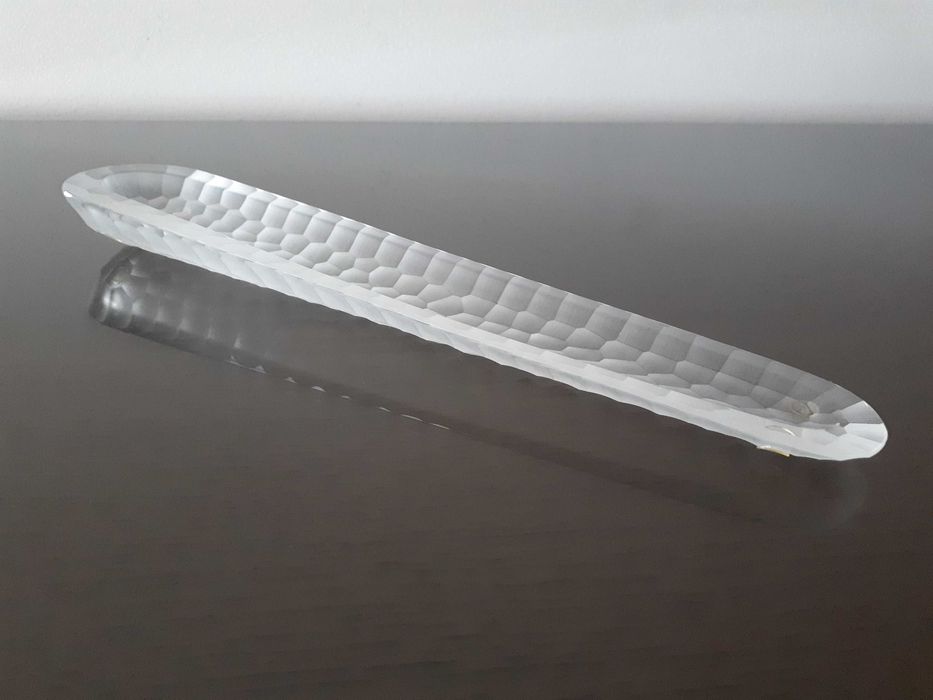 Conjunto de base e faca de secretária em cristal