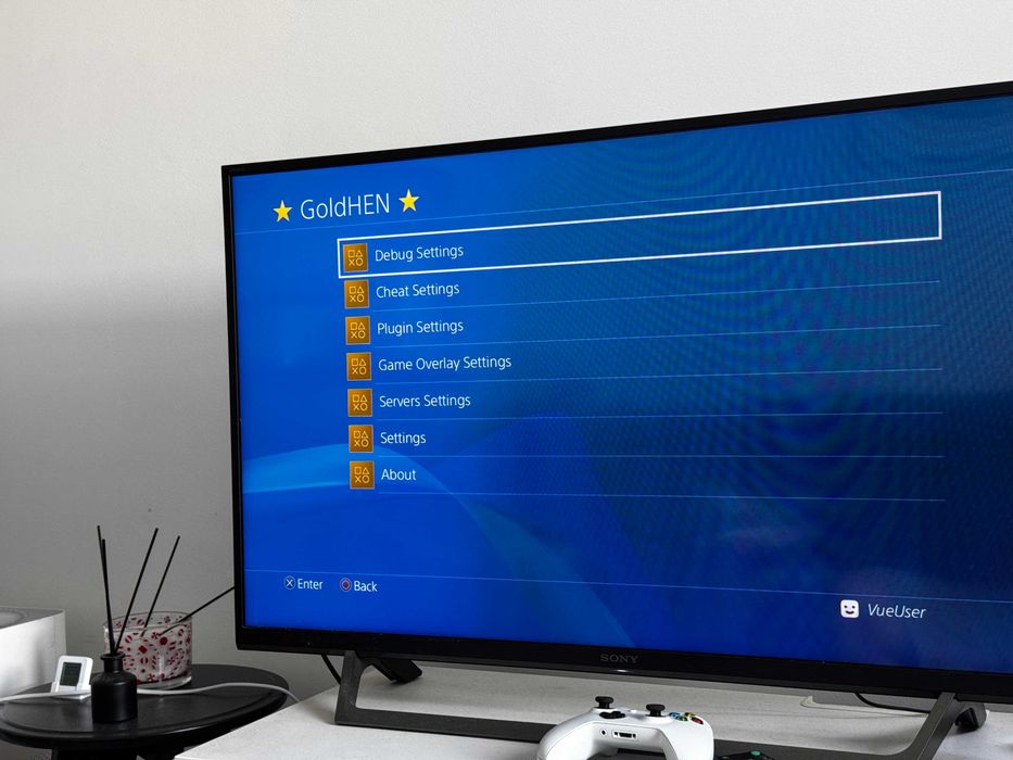 Sony PlayStation 4 Fat White 500GB / firmware 12.02 / GoldHEN