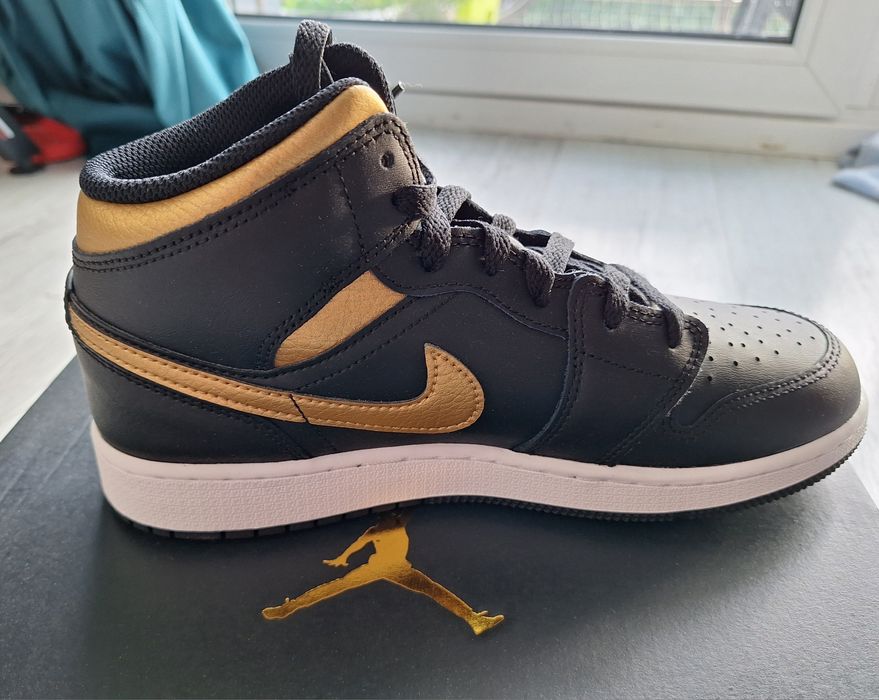 Nowe buty Nike Air Jordan 1 mid black metallic gold white rozm. 39