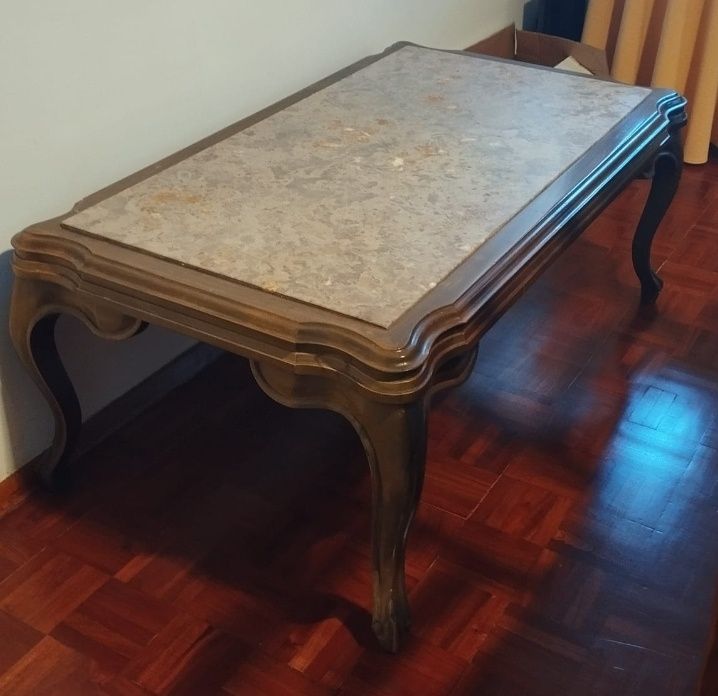 Mesa centro tampo em pedra