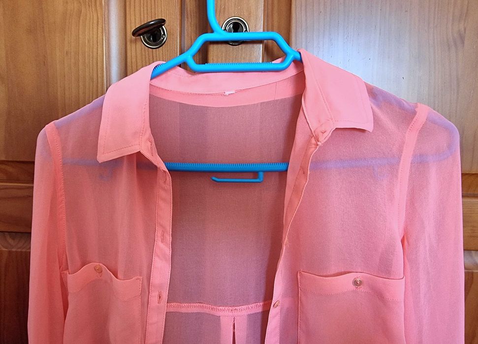 Camisa rosa forte com transparência Bershka, tamanho XS