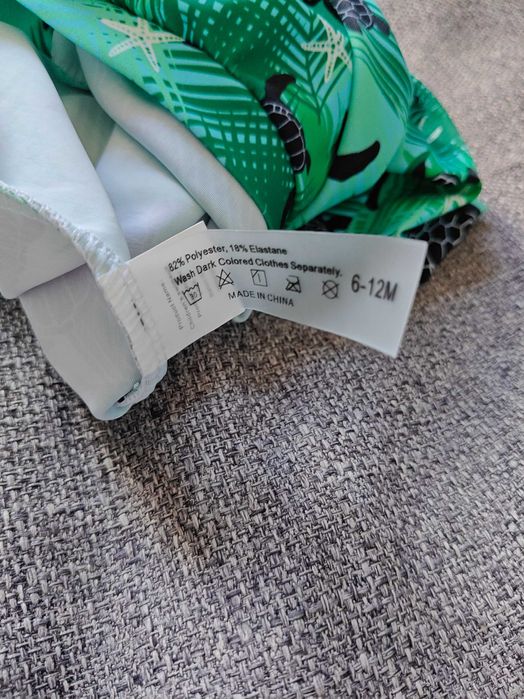 Chłopięcy strój kąpielowy z suwakiem