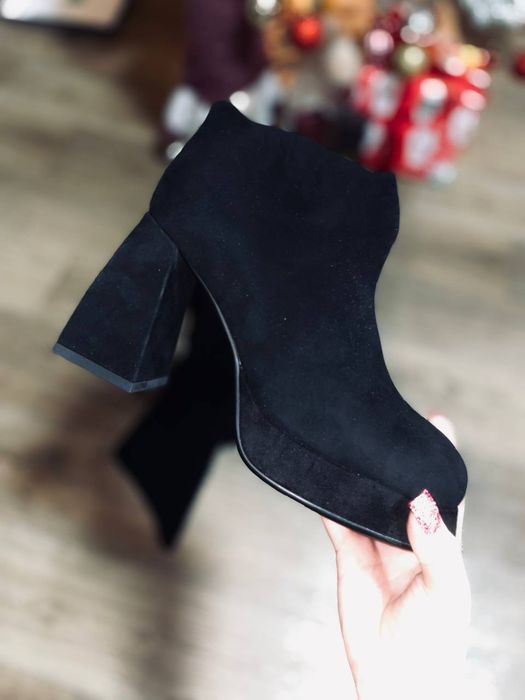 Витончені ботфорти 38розмір натуральний замш