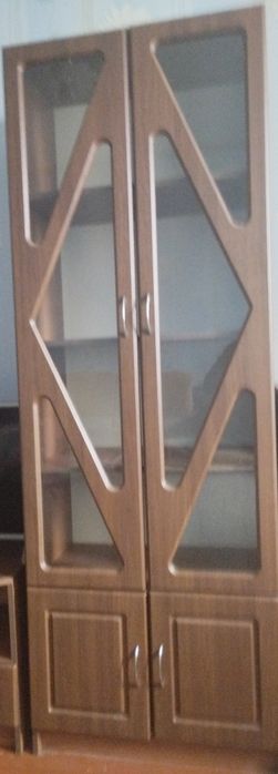 Продам сучасну б/у стінку в вітальню модульна (4 модуля) 2м*3м*42см