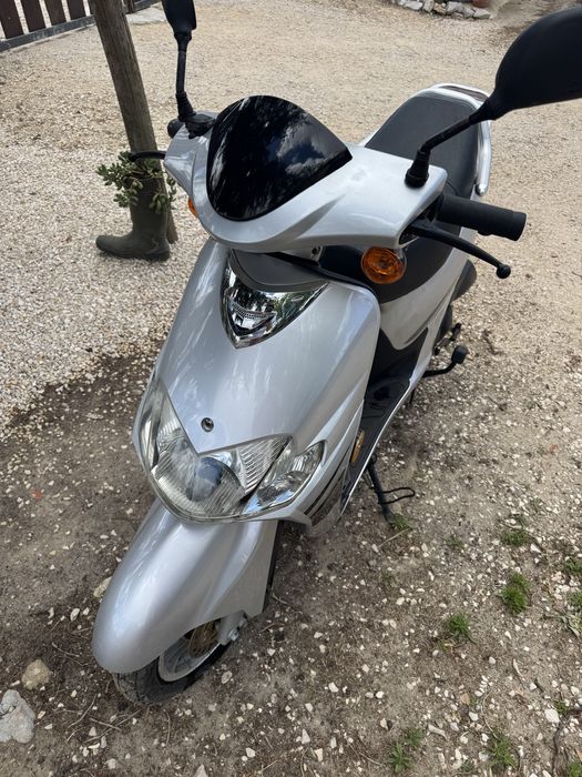 Scooter nova ainda com plasticos por retirar