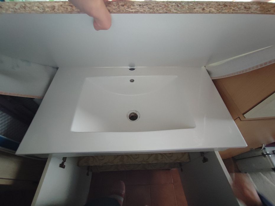 Móvel de casa de banho com lavatório