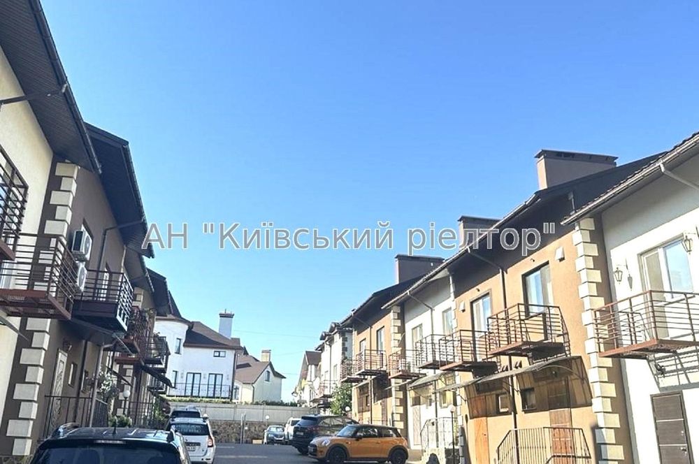 Без% Продається Таунхаус, с. Ходосівка, вул. Кобзаря, 18-Е.