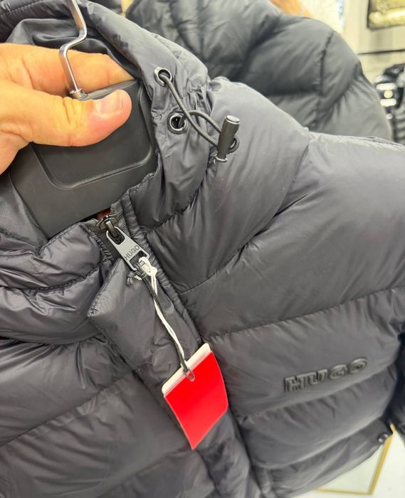 Пуховик Hugo Boss чорний Чоловіча куртка
