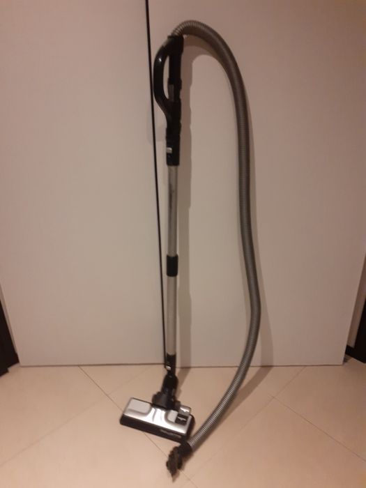 Szczotka, rura teleskopowa i wąż do odkurzacza