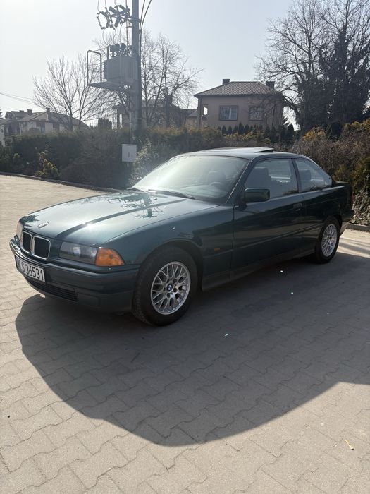 Samochód osobowy bmw 1.6 benzyna coupe stan kolekcjonerski.