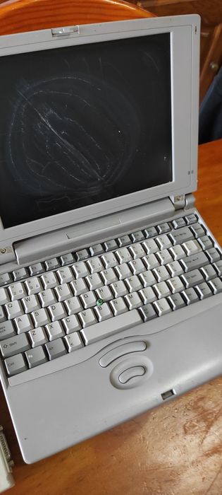 Computadores e leitor CD portatil