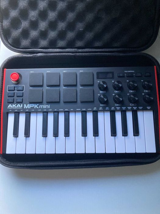 Teclado MIDI - Akai MPK Mini MK3 (com estojo)