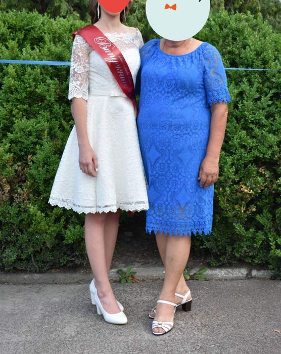 Святкова сукня одягалась один раз.