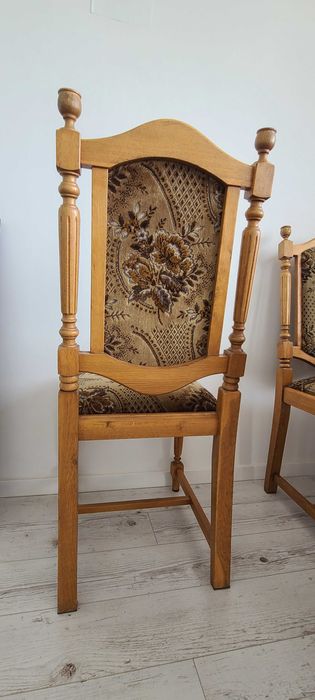 4 krzesła dębowe z tapicerką