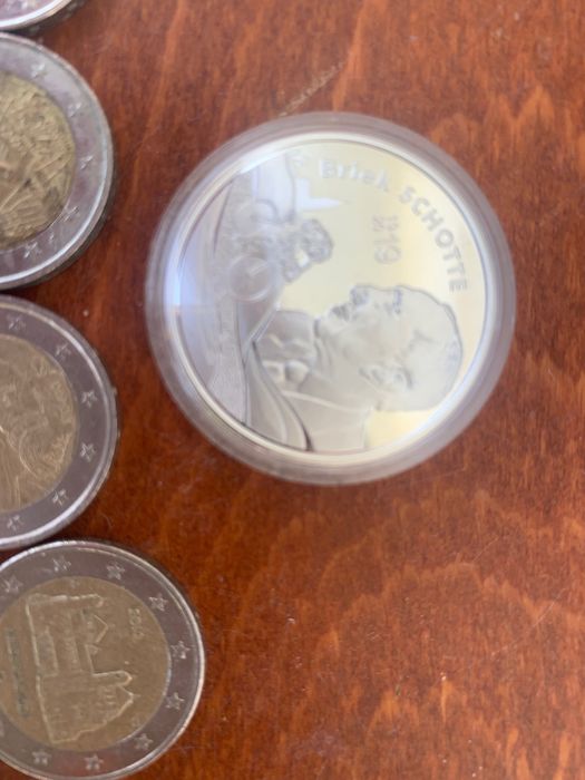 Venda de uma vasta coleção de  MOEDAS COMEMORATIVAS de 2€