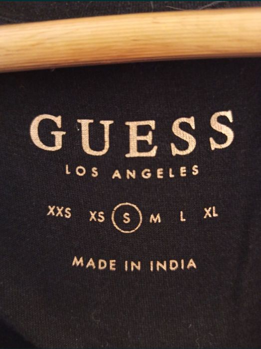 Guess koszulka czarna z różami