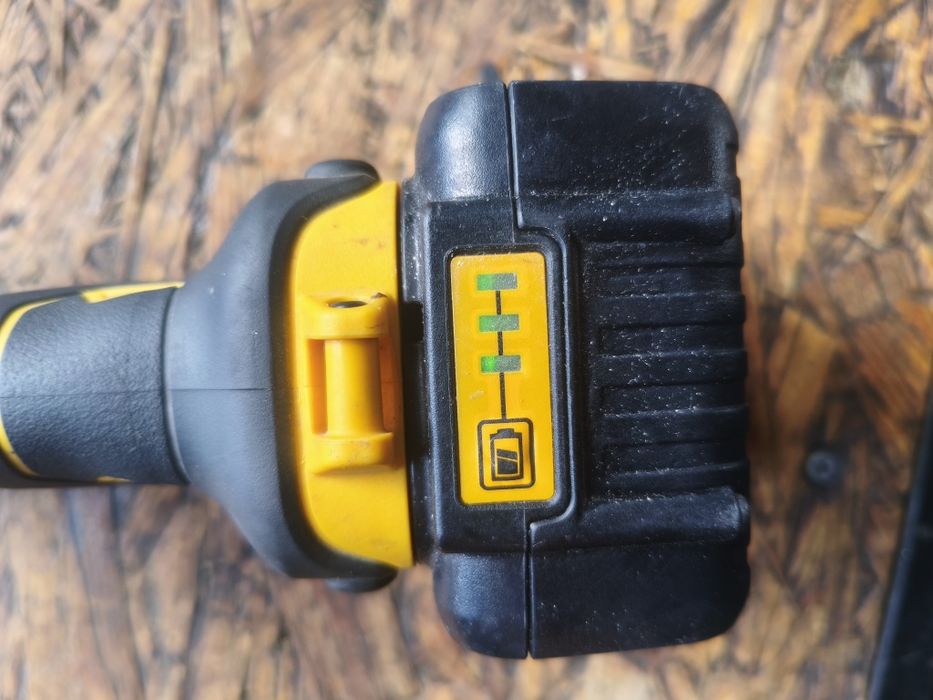 Zakrętarka DeWalt dcf787 Aku 4ah