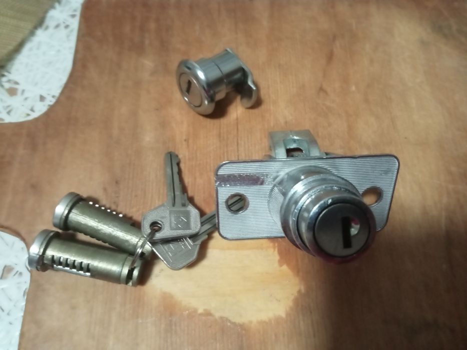 Fiat 125p kombi FSO zamek klapy tył wlew 2 wkladki