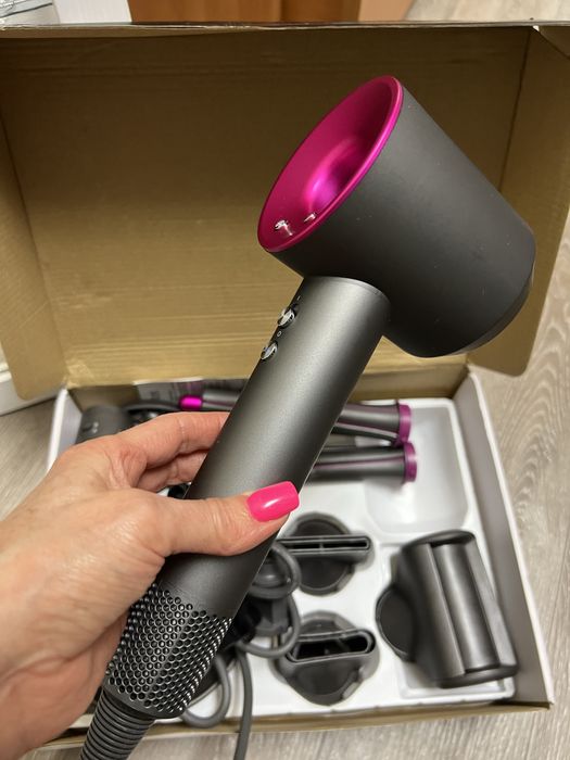 Мощный фен стайлер   очень   качесвенный Дайсон