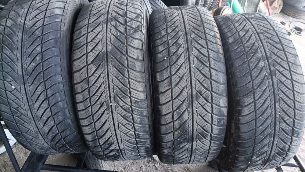 245/45/18  Goodyear ultra grip performance 8 rsc Mo Extended  100 v