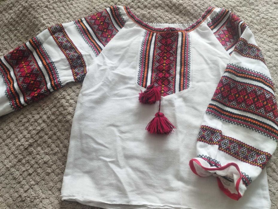 Вишиванка та костюм на дівчинку 122р