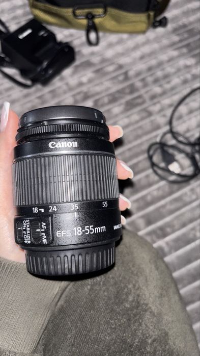Máquina fotográfica CANON 1200D