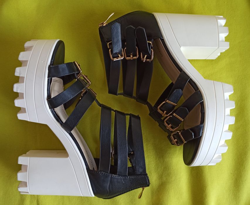 Sandálias de tacão grosso Cláudia n38