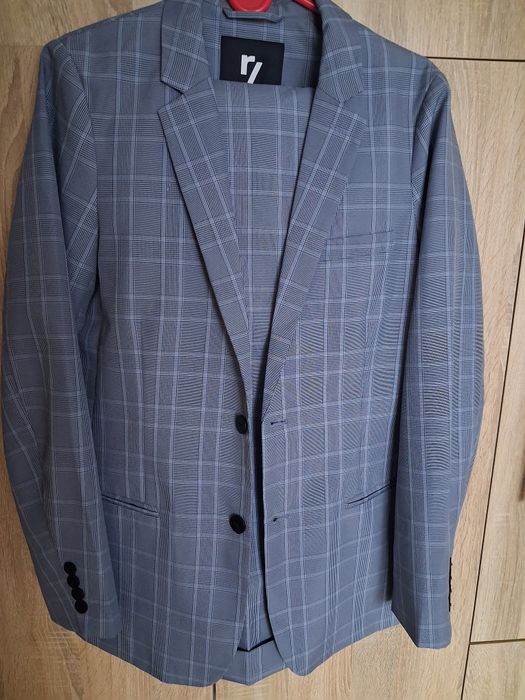 Stroj elegancki mlodziezowy