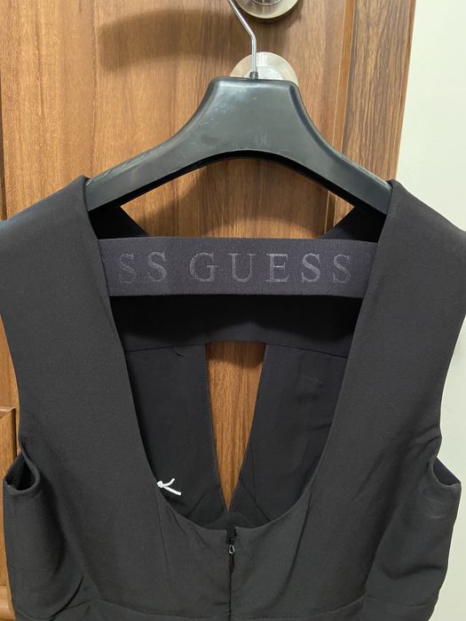 Czarna sukienka guess