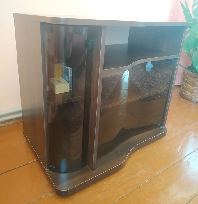 Тумбочка під телевізор.