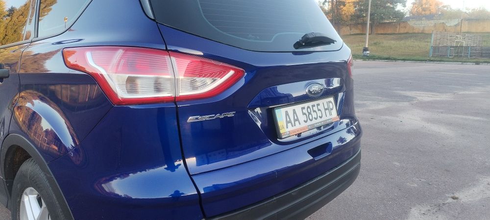 Продам Ford Escape 2.5 Г/Б