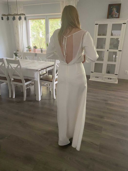 Minimalistyczna suknia ślubna