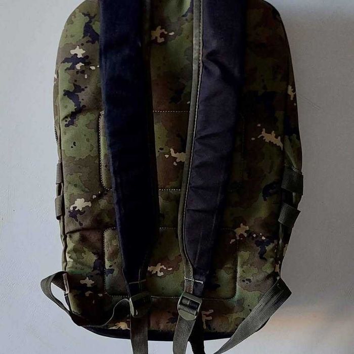Vendo duas mochilas novas