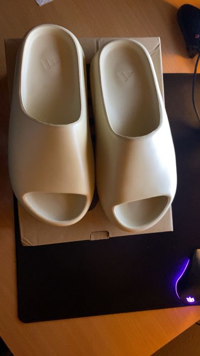 Yeezy Slide bone 42