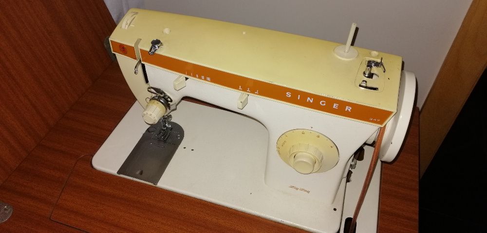 Máquina de costura Singer Zig Zag 247C
