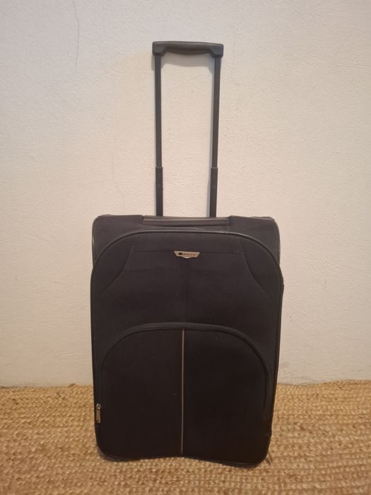 Mala viagem - Troley Delsey preta 
53 x 38 x 20