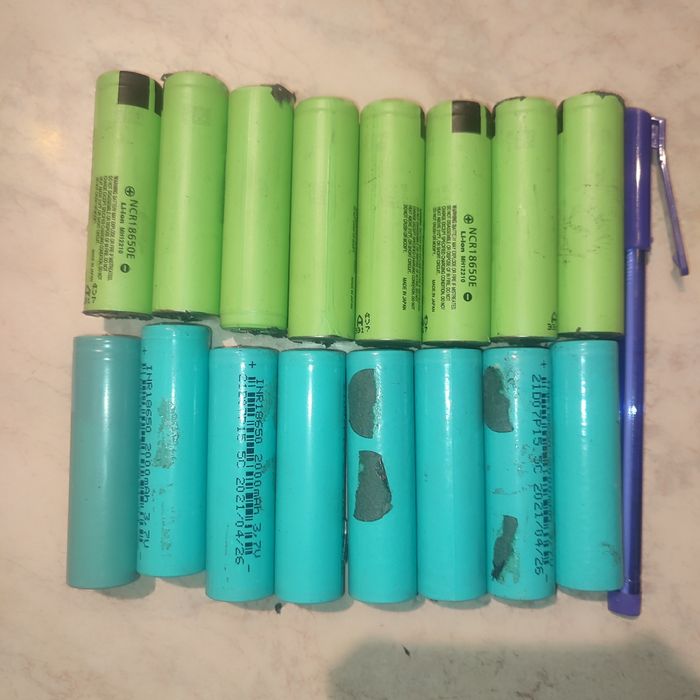 Akumulatory 40szt 18650  uszkodzone