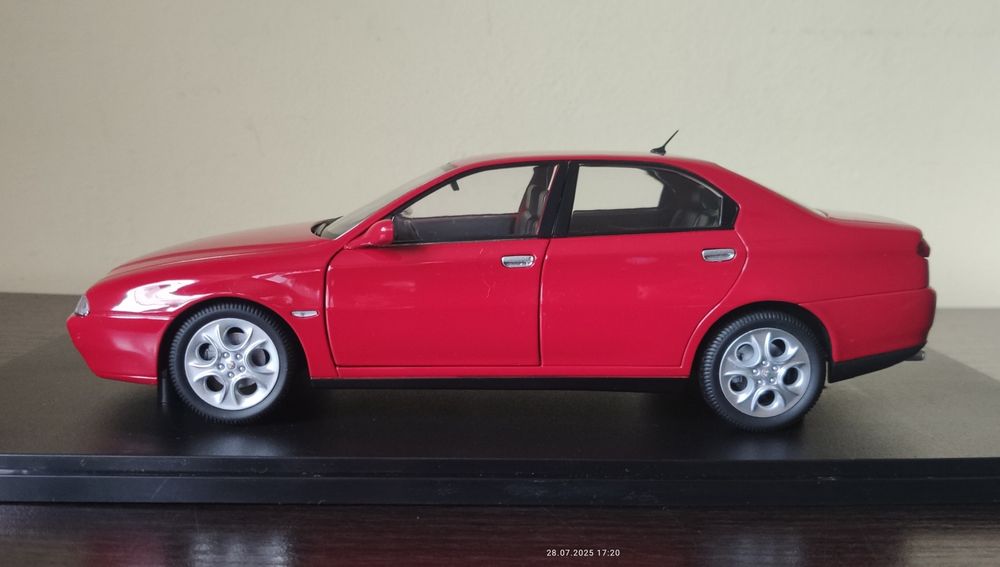 Alfa Romeo 166 3.0 V6 1:18 Mitica
