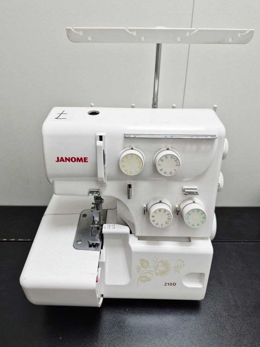 Оверлок Janome 210d