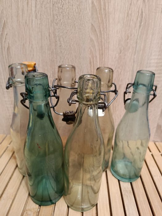 Stare butelki z kapslem ceramicznym krechla 0,3 l przeźroczyste z PRL