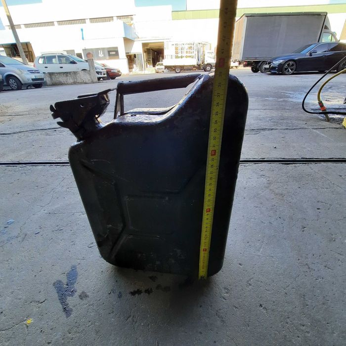 Jerrican antigo para gasóleo10 litros