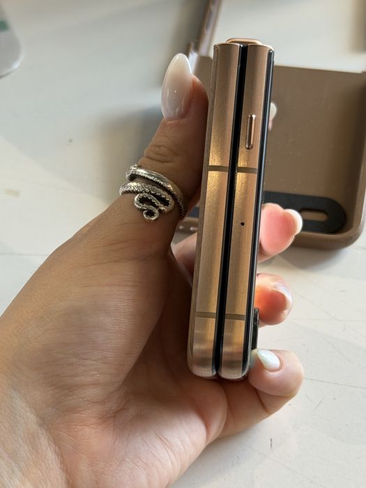 Motorola Razr 60 Ultra 16/512, 100% АКБ в ІДЕАЛЬНОМУ стані
