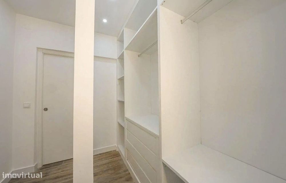 Apartamento junto ao metro da Amadora Este