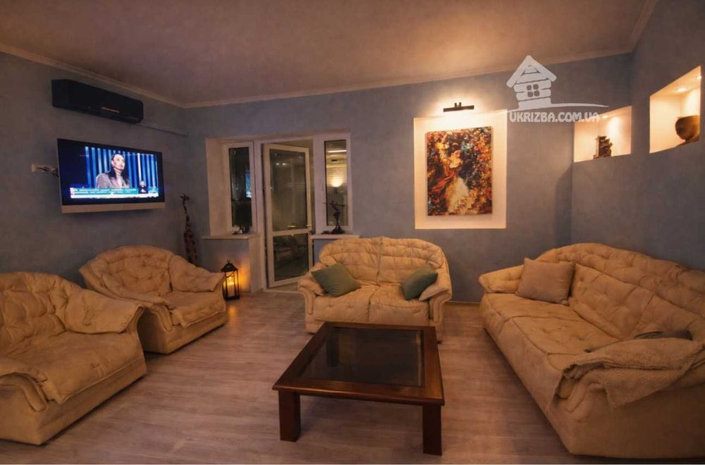 Дом 250 кв. Большой бассейн с подогревом, сауна, бильярд, генератор