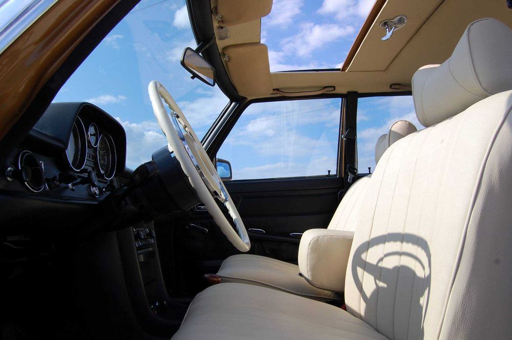 Auto do ślubu - Złoty Mercedes W115