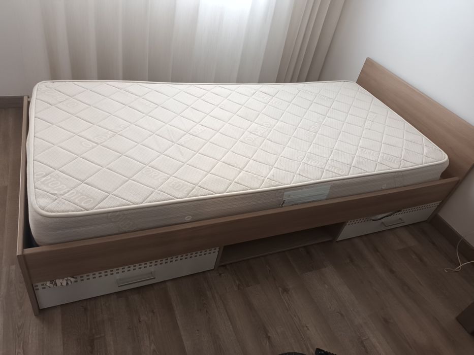 Cama de solteiro com estrado e colchão