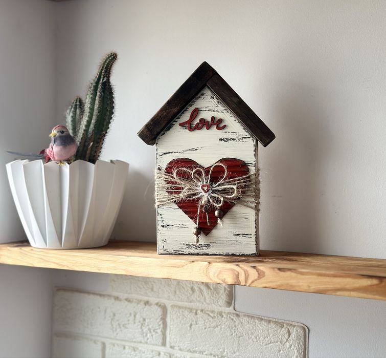 Peça decorativa em madeira “Casinha de Amor”