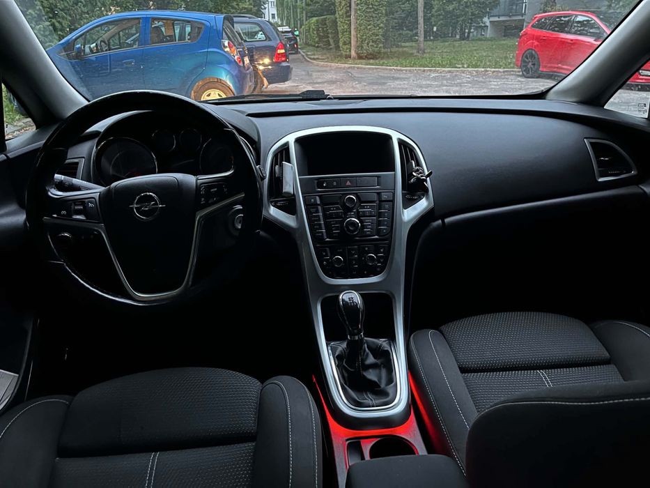 Opel Astra J 2011r