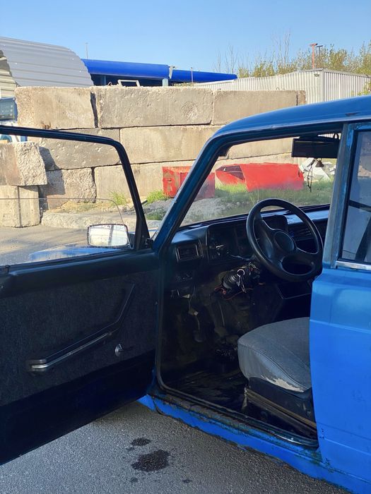 Автомобіль ваз 2105