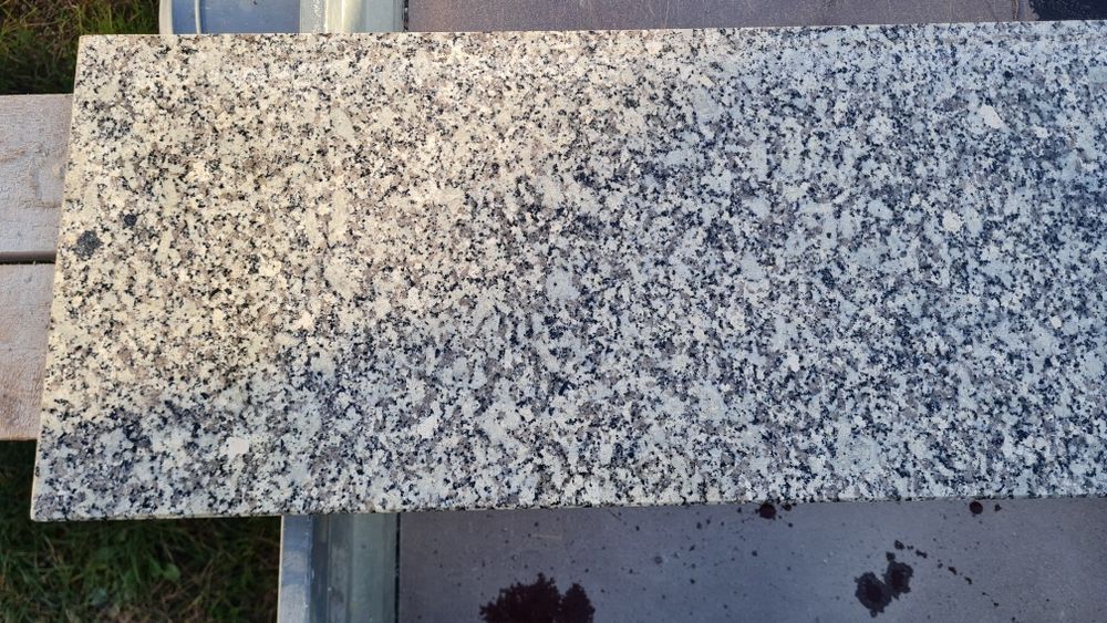 Parapet granitowy